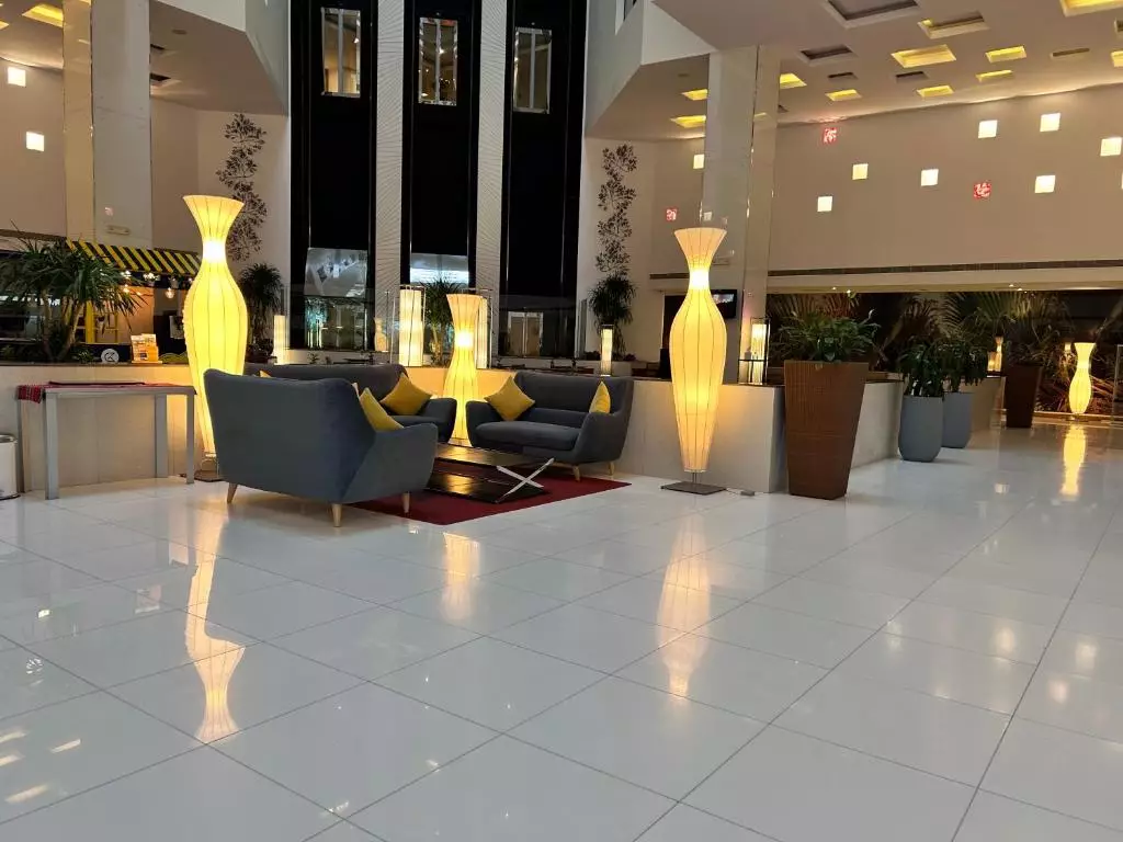 Golden Tulip Muscat